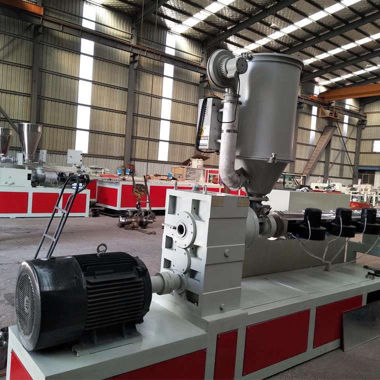 PVC塑料管材設(shè)備生產(chǎn)線的特點(diǎn)是什么？