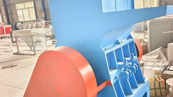 工業(yè)線槽生產(chǎn)設備